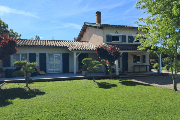 Maison familiale rénovée de 168 m² avec 5 chambres dans le Tarn (81) Maison familiale renovee de 168 m² avec 5 chambres dans le Tarn 81